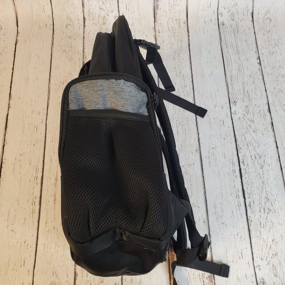 Eddie Bauer Atlas Backpack Black with Insulated side pouch, Magnetic closure - Picture 6 of 16